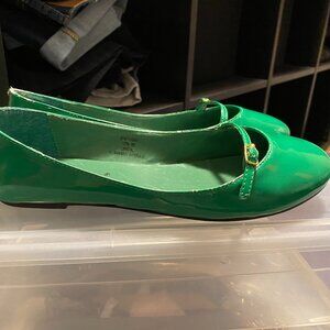 Green flats size 7.5